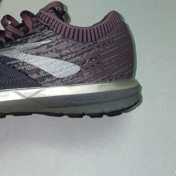 Woman’s Brooks Ricochet shoes - Picture 4 of 5